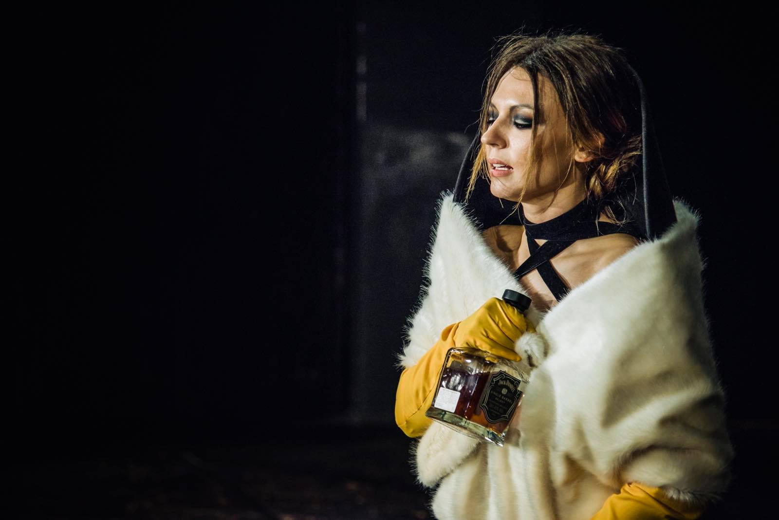 Anete Krasovska - Blanša Dibuā izrādē "Kaisles vilciens" (2018, rež. R. Vaivars) // Foto - Daina Geidmane