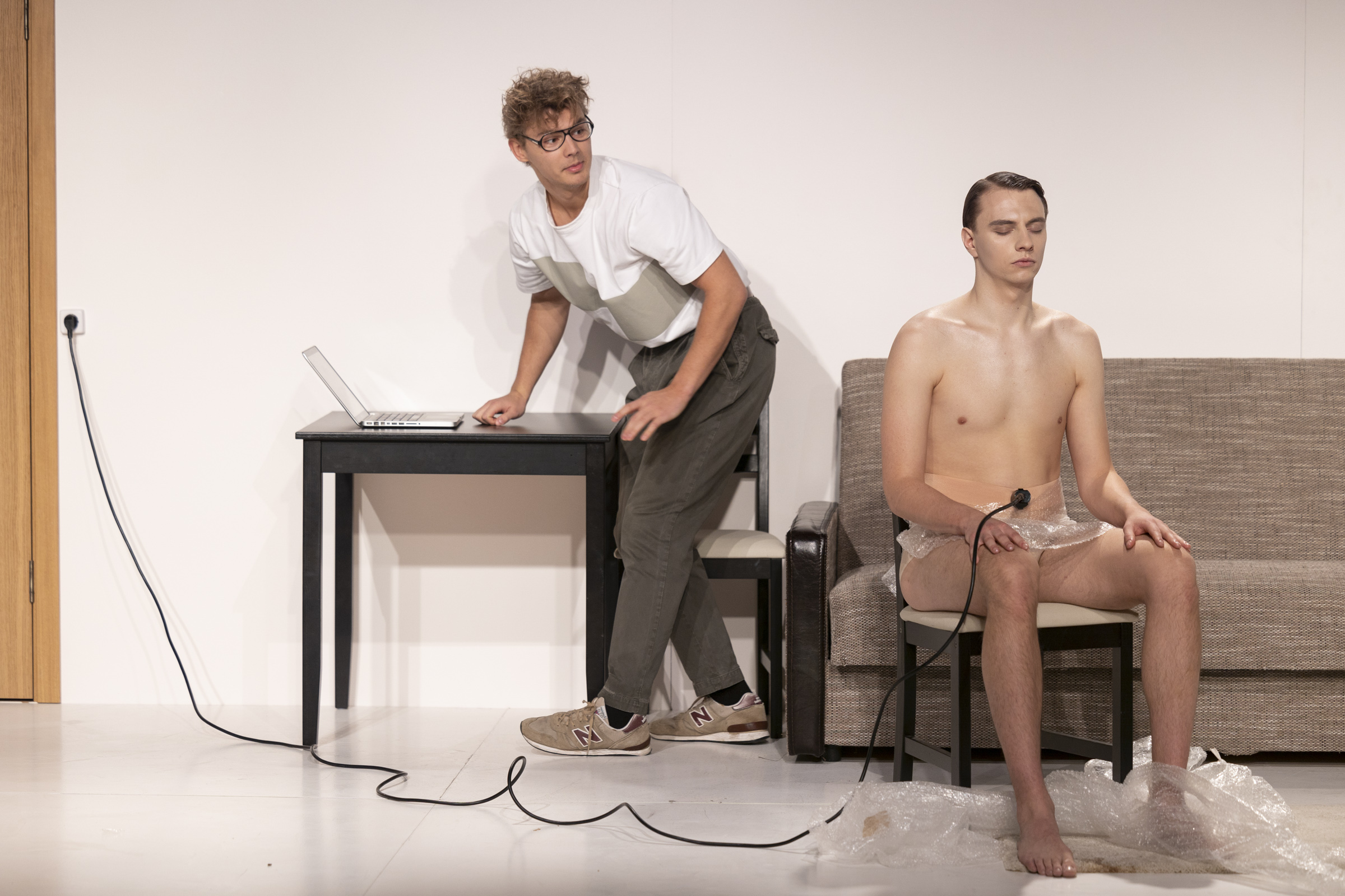 Skats no JRT izrādes "Bītlu jaunais albums" (2019, rež. A. Hermanis) // Foto – Jānis Deinats