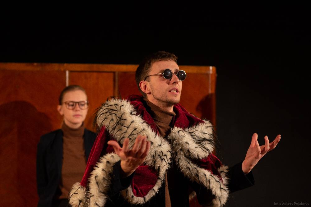 Skats no objektu teātra izrādes "Brigadere3" projektā "Latvijas skolas soma" (autori Elīna Bojarkina, Rihards Zelezņevs, Mārtiņš Gailis, Rūdolfs Apse) // Foto - Valters Poļakovs