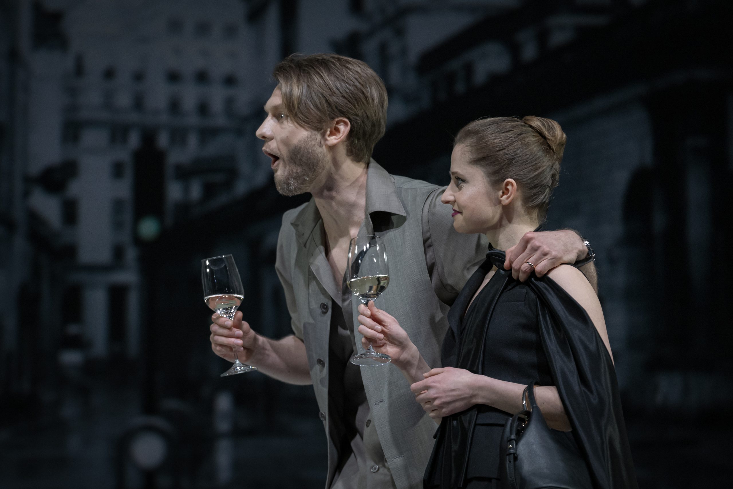 Alise Danovska izrādē "Piekrišana" (2021) // Foto: Mārtiņš Vilkārsis