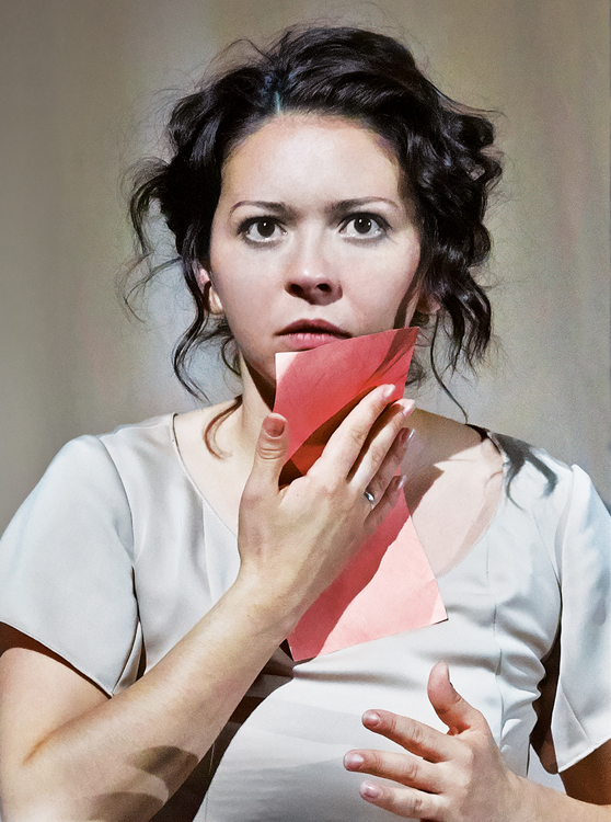 Jekaterina Frolova – Fro izrādē "Fro" // Foto – Aigars Altenbergs