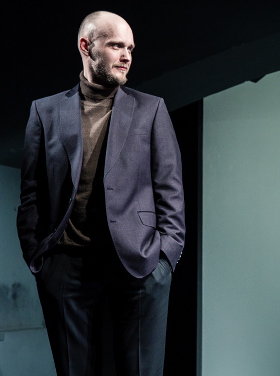 Gundars Grasbergs – Kreons izrādē "Antigone" // Foto – Matīss Markovskis