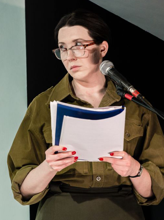 Marija Bērziņa – Koris izrādē "Antigone" // Foto – Matīss Markovskis