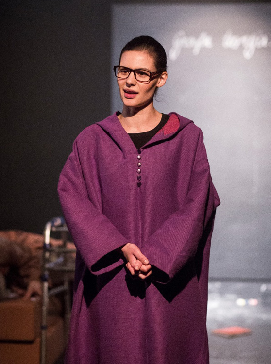 Ieva Segliņa – Žanna izrādē "Ugunsgrēki" // Foto – Jānis Deinats