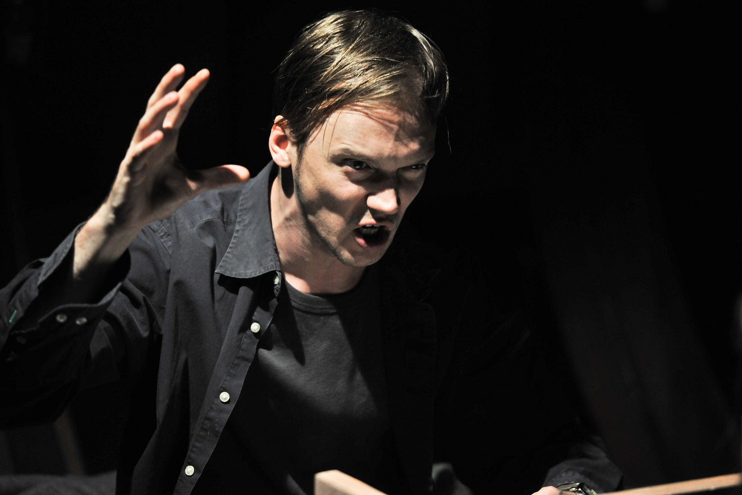 Arturs Krūzkops NT izrādē "Pēc beigām" // Foto – Kristaps Kalns
