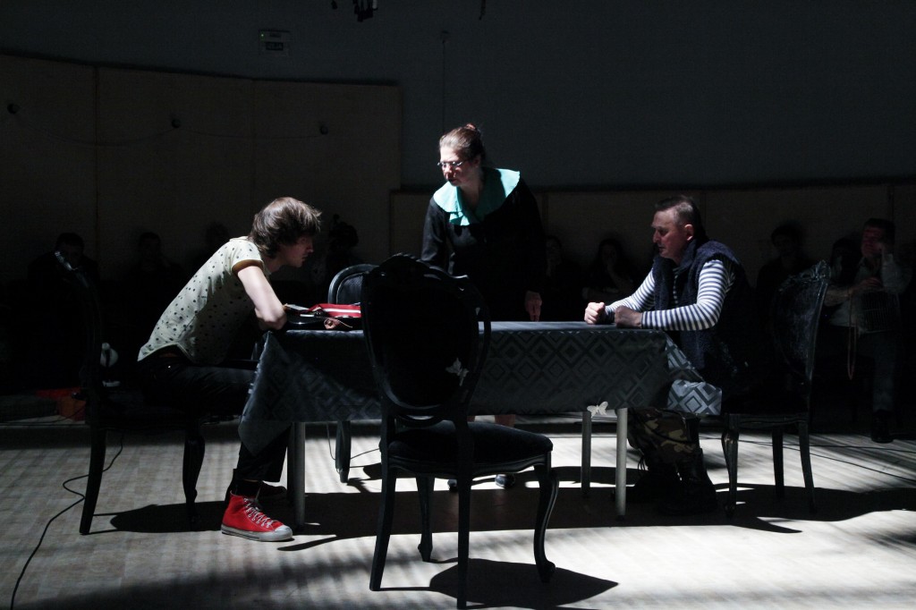 Dēliņš - Māris Bezmers, Mammīte - Inese Ramute, Tētiņš - Rihards Rudāks // Foto - Matīss Markovskis