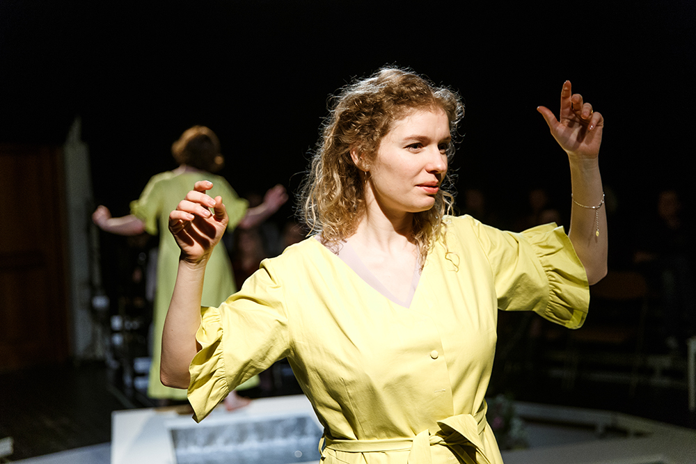 Elīna Hanzena izrādē "Tilti" (2020) // Foto: Valmieras Drāmas teātra arhīvs