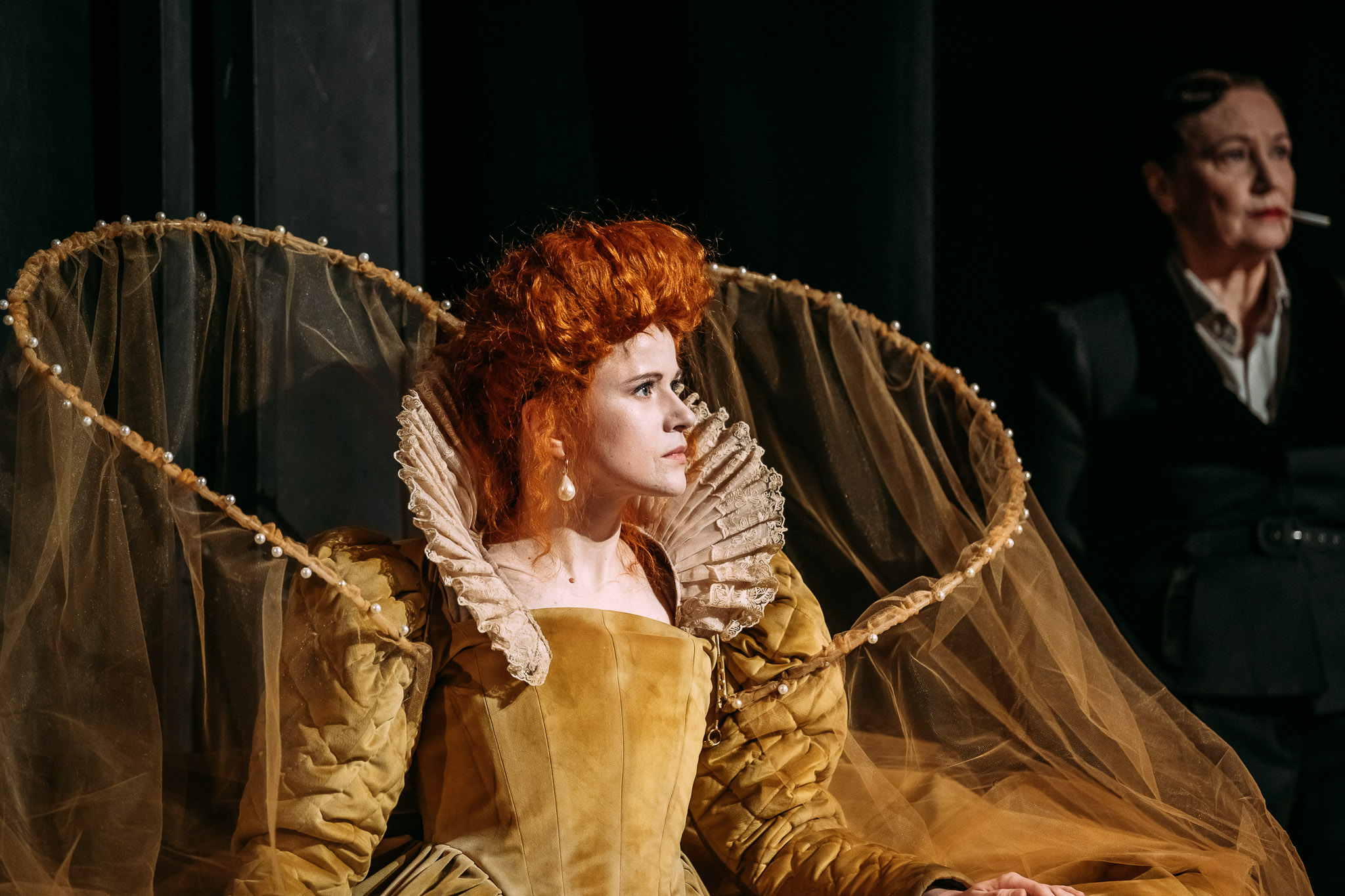 Skats no LT izrādes "Ģērbējs" (2019, rež. D. Petrenko). Milēdija – Inga Apine // Foto – Edgars Pohevičs