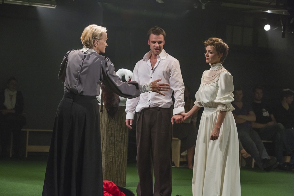 Vešeriene - Lolita Cauka, Edgars - Kaspars Dumburs, Kristīne - Ieva Aniņa // Foto - Gunārs Janaitis