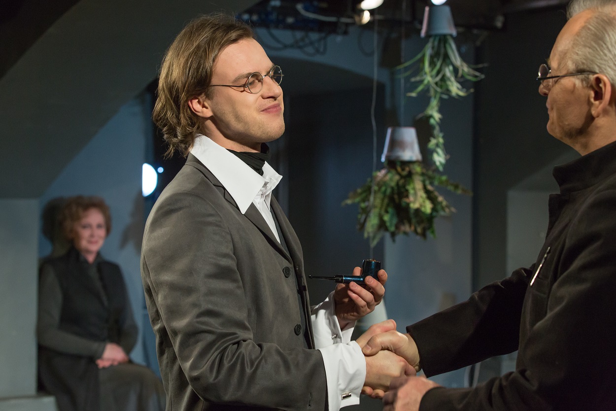 Kaspars Dumburs Osvalda lomā izrādē „Spoki” (2014) // Foto – Gunārs Janaitis