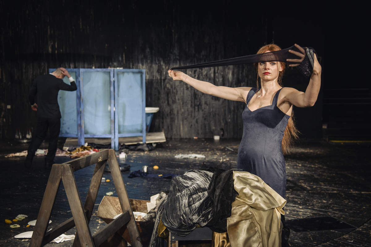 Skats no DT izrādes "Kaisles vilciens" (2018, rež. Regnārs Vaivars). Stella - Ieva Florence-Vīksne // Foto - Daina Geidmane