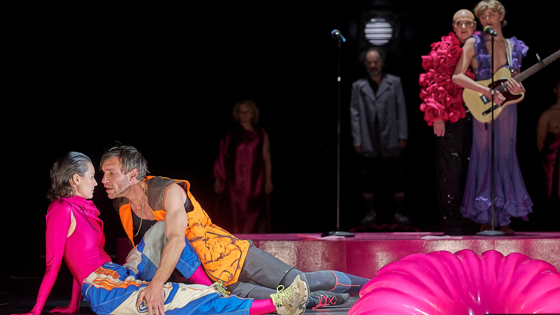 Skats no Vīnes Burgtheater izrādes "Kā jums tīk" (Wie es euch gefällt) // Foto – Matthias Horn