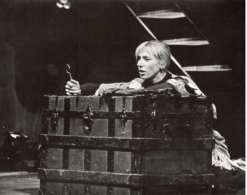 Aktrise Anda Zaice Katrīnas lomā izrādē "Negaiss" (1971) // Foto - E. Smiļģa Teātra muzeja krājums