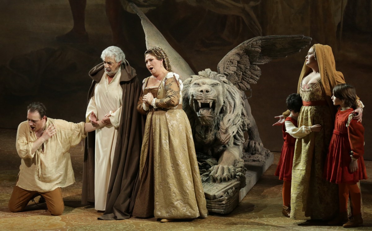 Skats no Džezupes Verdi operas "Divi Foskari" iestudējuma Alvja Hermaņa režijā Milānas operā "La Scala" (2016) // Publicitātes foto