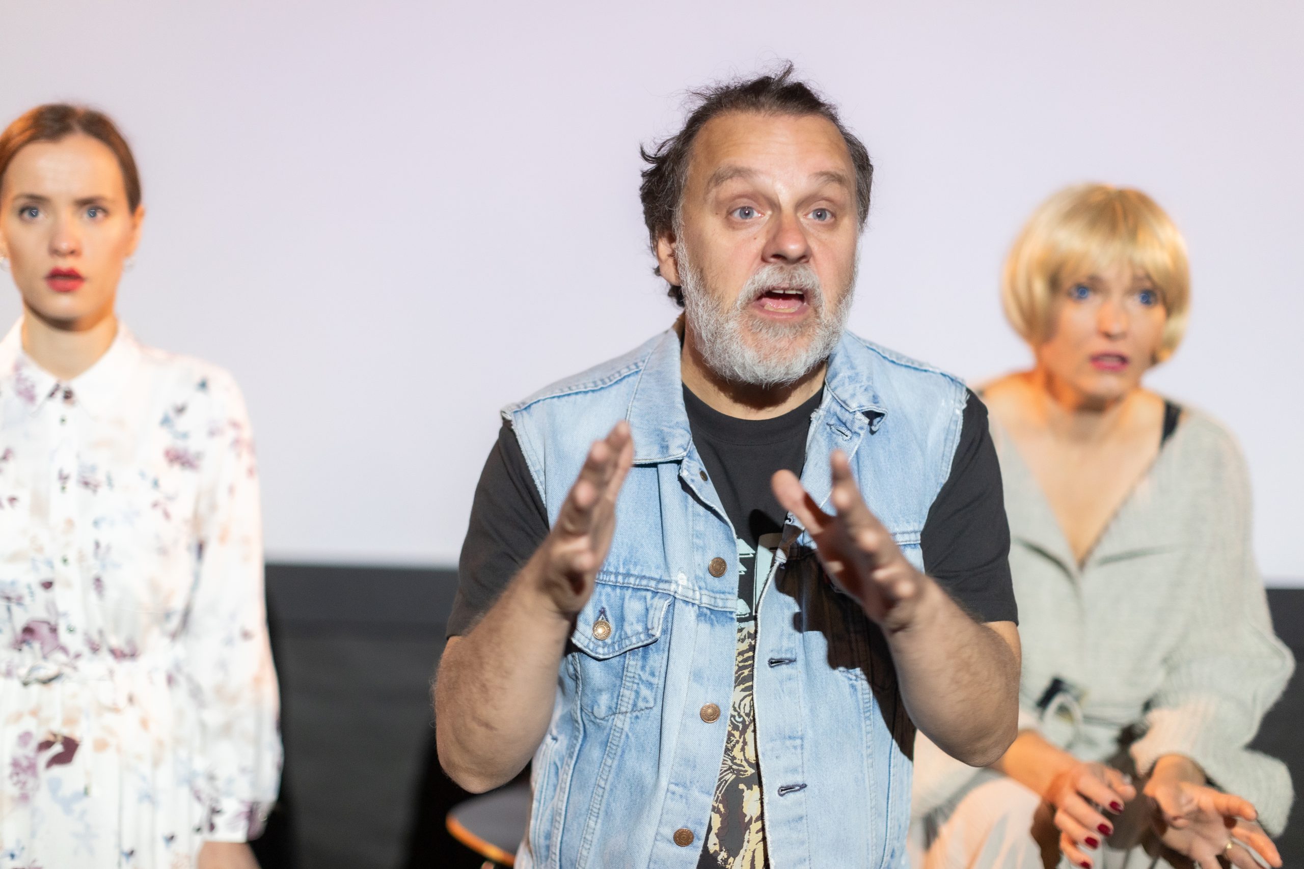 Ieva – Sandija Dovgāne, Guntis – Marģers Eglinskis, Liene – Anna Putniņa // Foto – Jānis Deinats