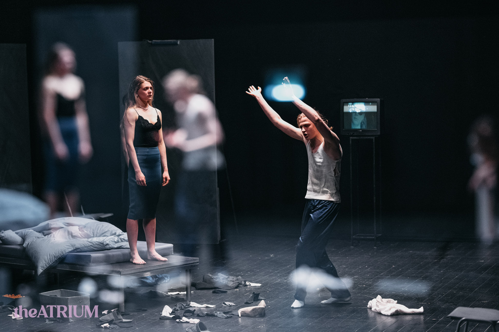 Skats no OKT izrādes "Fēdras mīlestība" (rež. Laura Kutkaite) // Foto – Domas Rimeika