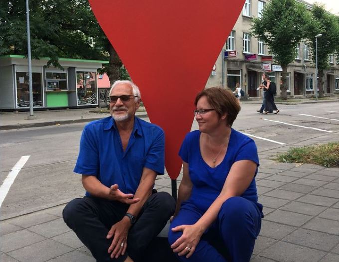 Pēteris Krilovs un Zane Kreicberga Eiropas Teātra akadēmiju platformas (PLETA) Vasaras skolas "Brīvības iela" laikā Cēsīs (2018) // Foto no personīgā arhīva