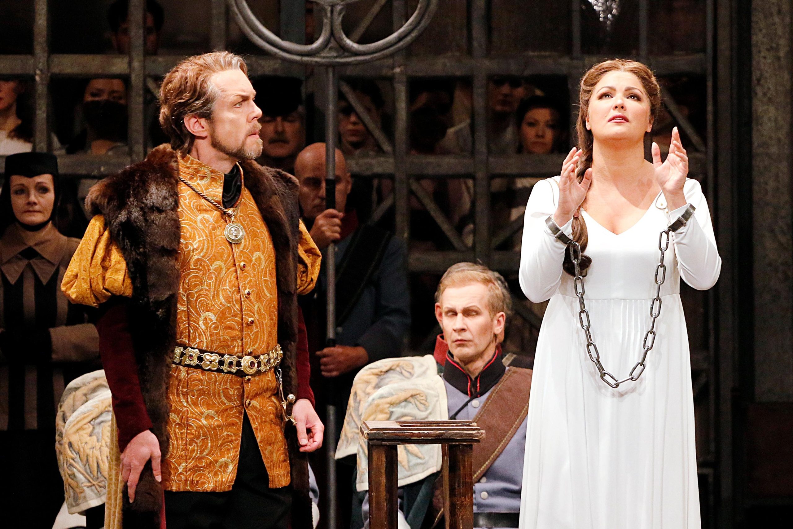 Skats no Kristīnes Mielicas iestudētās operas "Loengrīns"