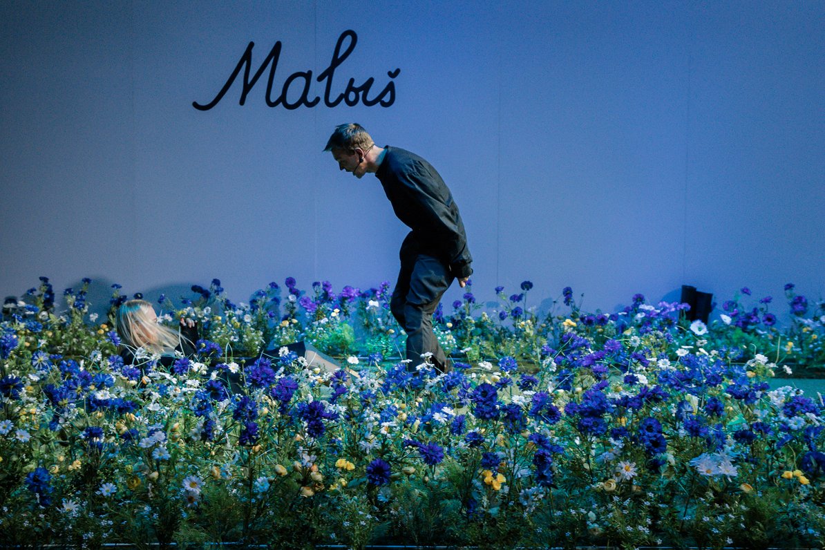 Skats no LT izrādes "Mališ" (2020, rež. D. Petrenko) // Publicitātes foto