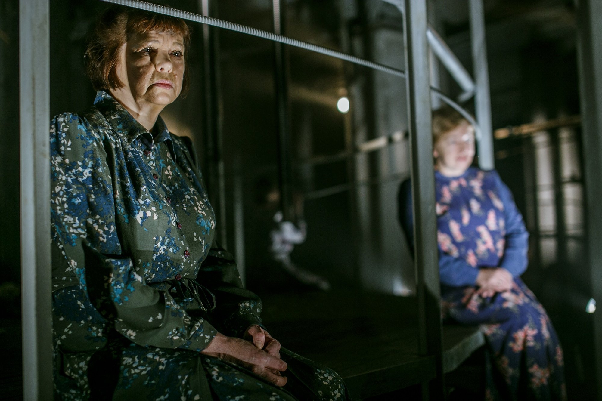 Skats no VDT izrādes "Meža meitas" (2018, rež. M. Eihe). Dzidra – Inese Ramute // Foto – Matīss Markovskis
