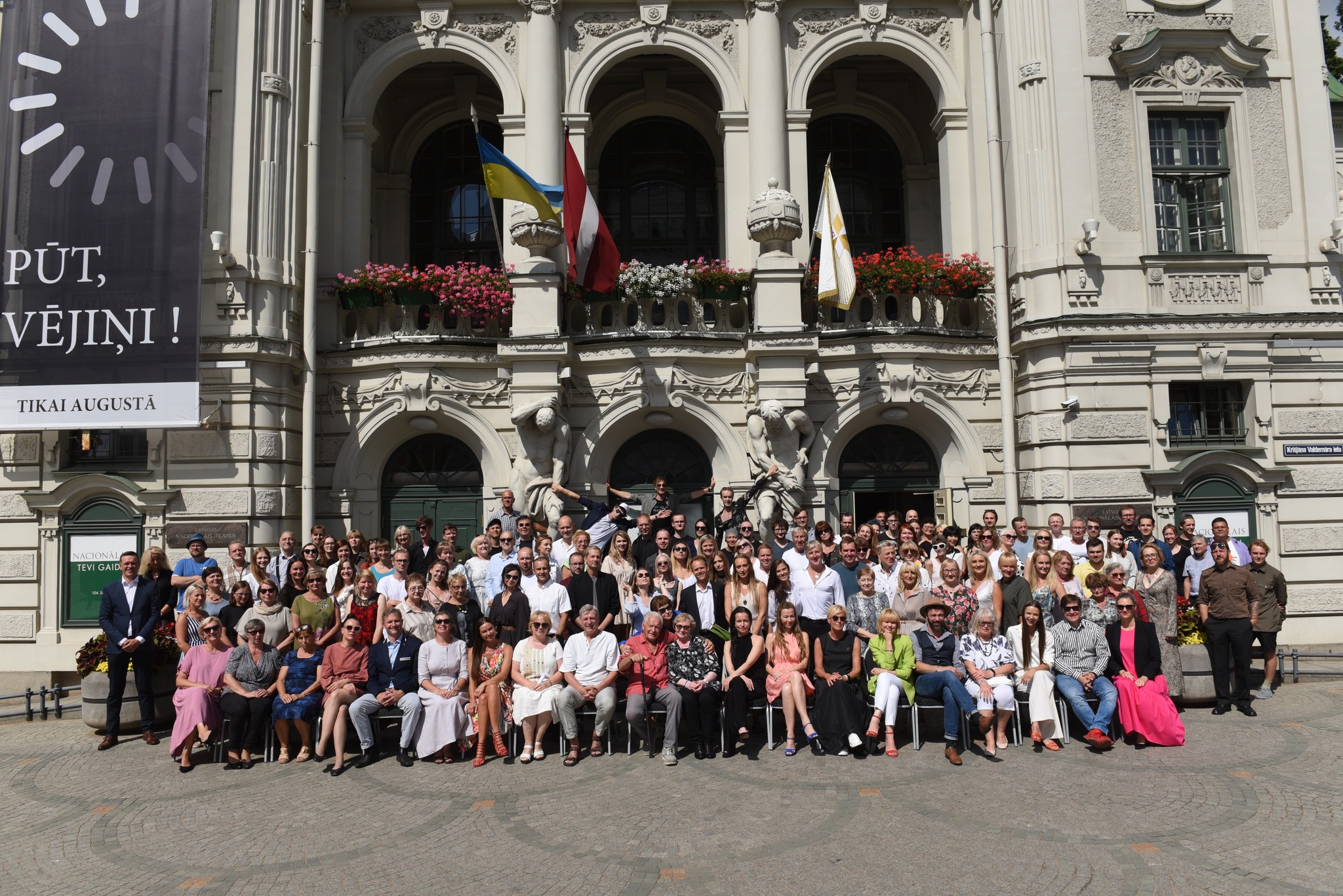 Latvijas Nacionālā teātra 2022./2023. gada sezonas atklāšanas kopbilde // Publicitātes foto