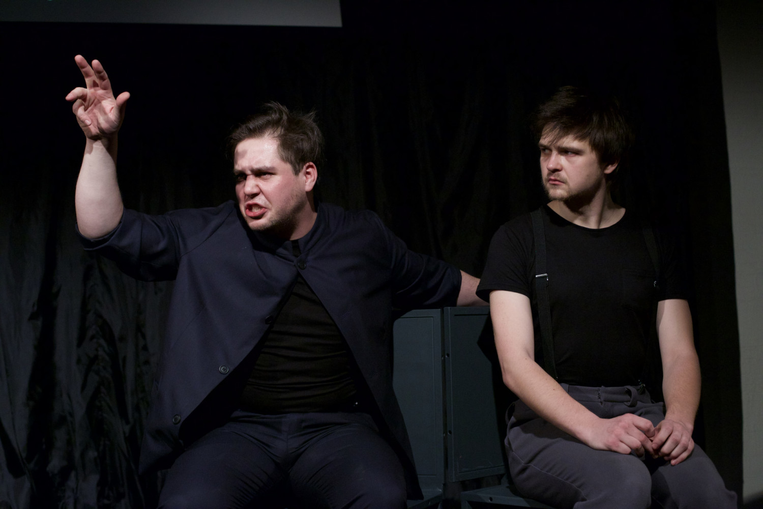 Igors Nazarenko un Ivans Kločko izrādē "Noziegums un sods" (2018) // Foto – Māris Lazdans