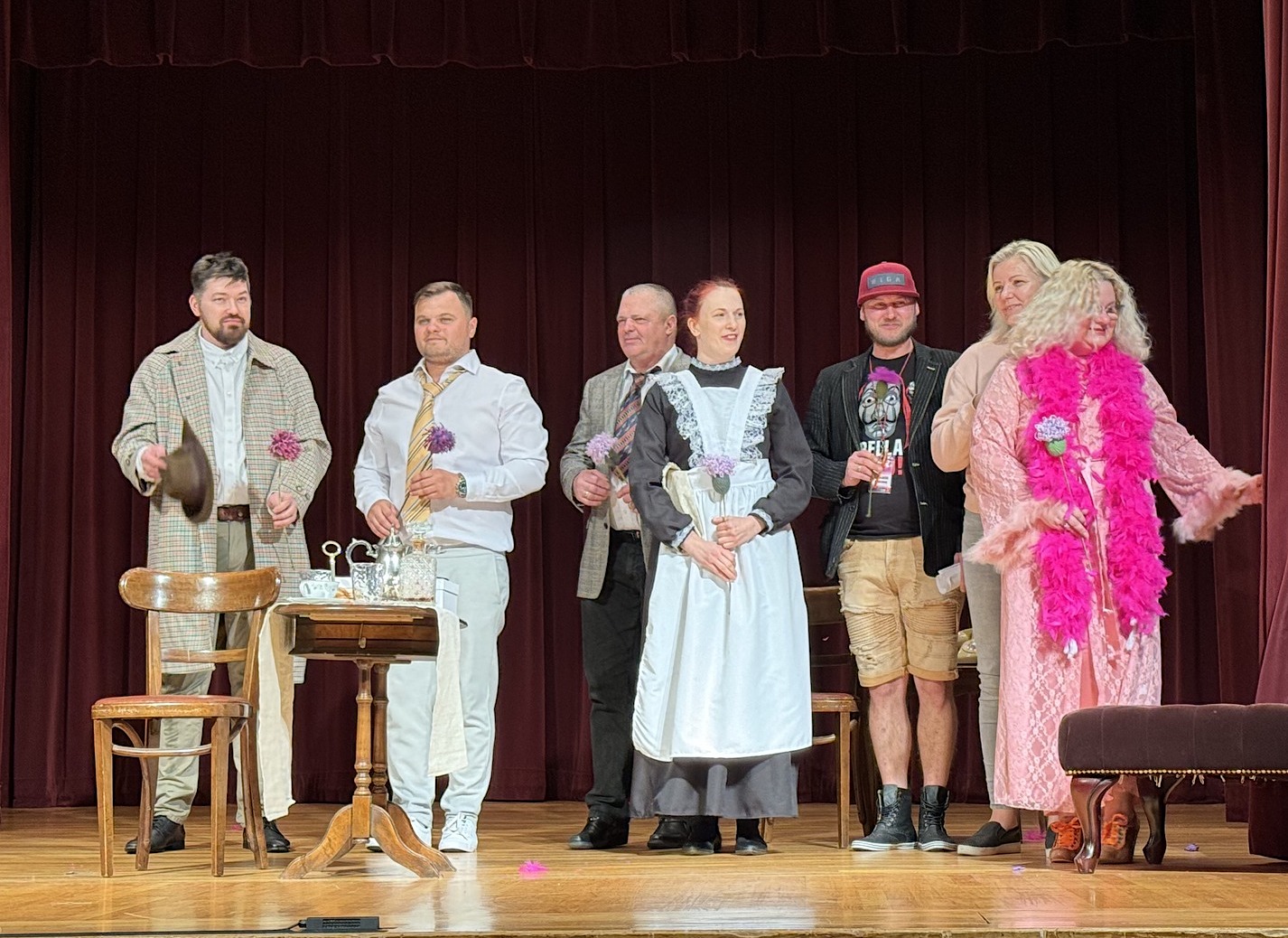 Reikjavīkas Latviešu amatierteātris pēc izrādes “Divkauja” diasporas amatierteātru festivālā "LAIPA 2023" Sanfrancisko // Festivāla publicitātes foto