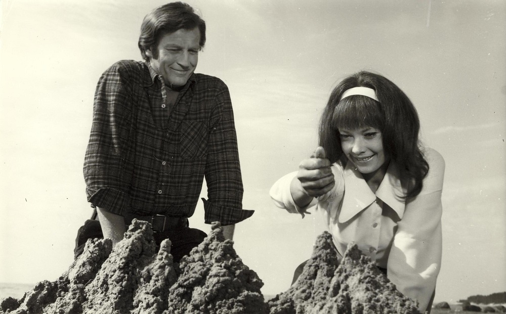 Skats no kinofilmas "Tauriņdeja" (1971, rež. O. Dunkers). Harijs Maurs – Bruno Oja, Ieva – Astrīda Kairiša // Foto – I. Ozoliņš