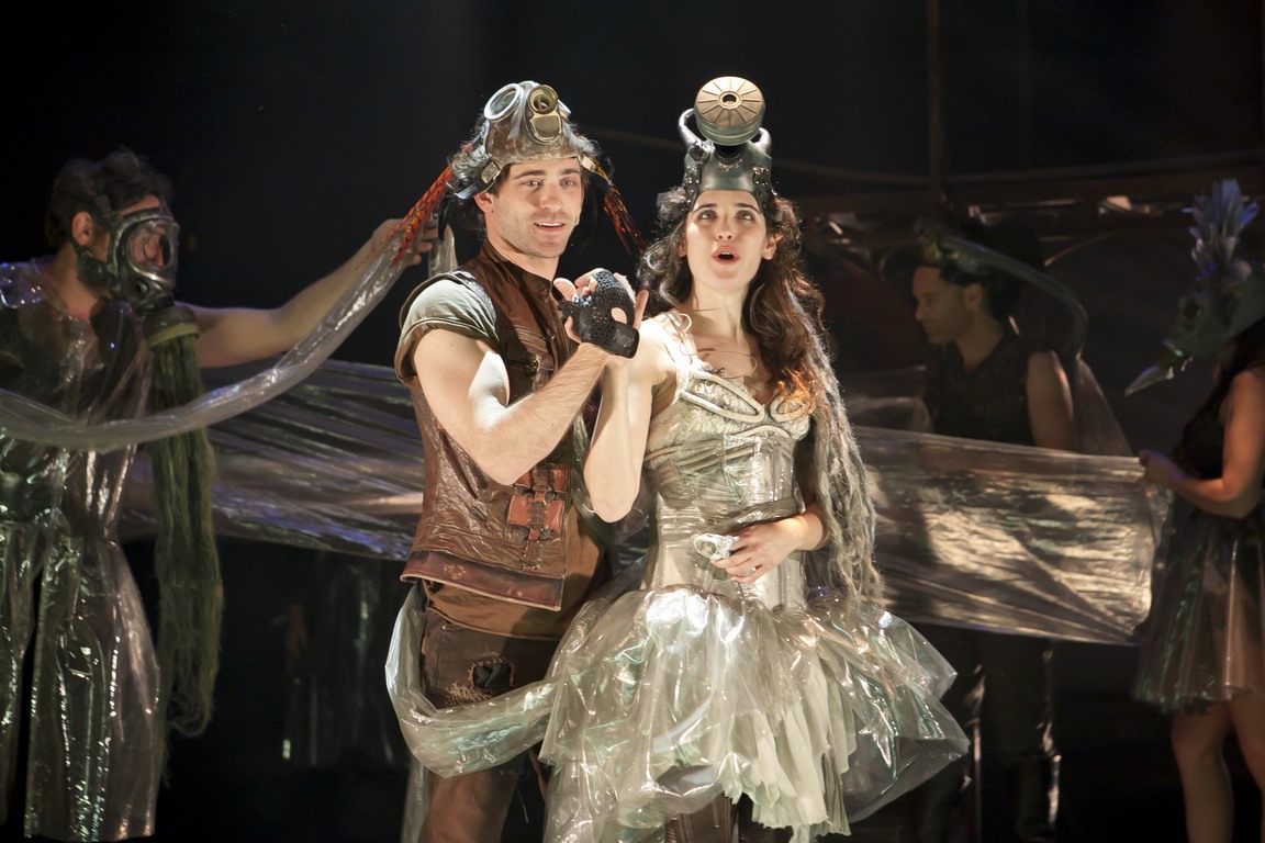 Skats no Beer-Sheva Theatre (Izraēla) izrādes "Romeo un Džuljeta" // Publicitātes foto