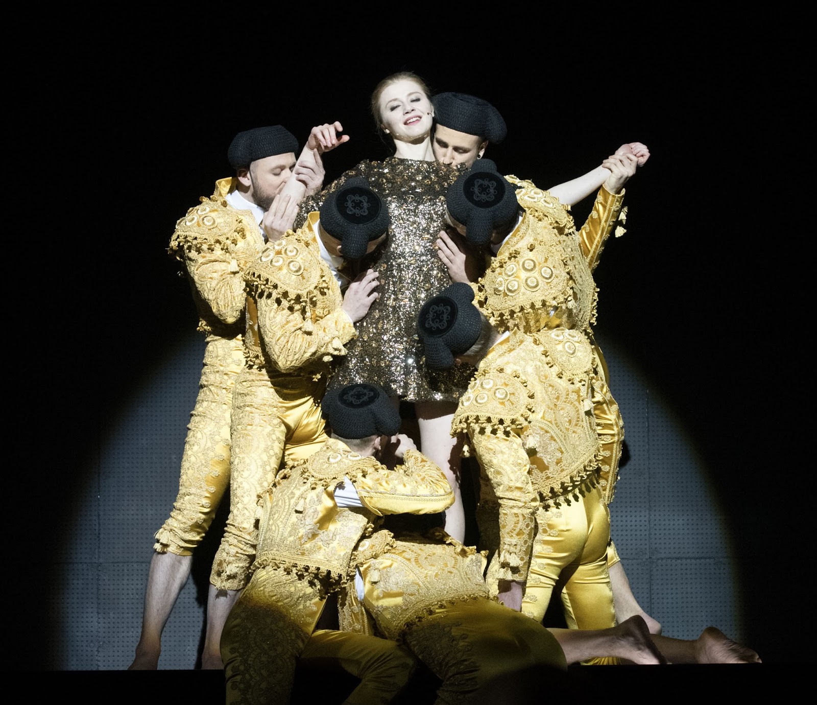 Skats no NT izrādes "Salome" (2018). Centrā: Salome - Agnese Cīrule // Foto - Kristaps Kalns