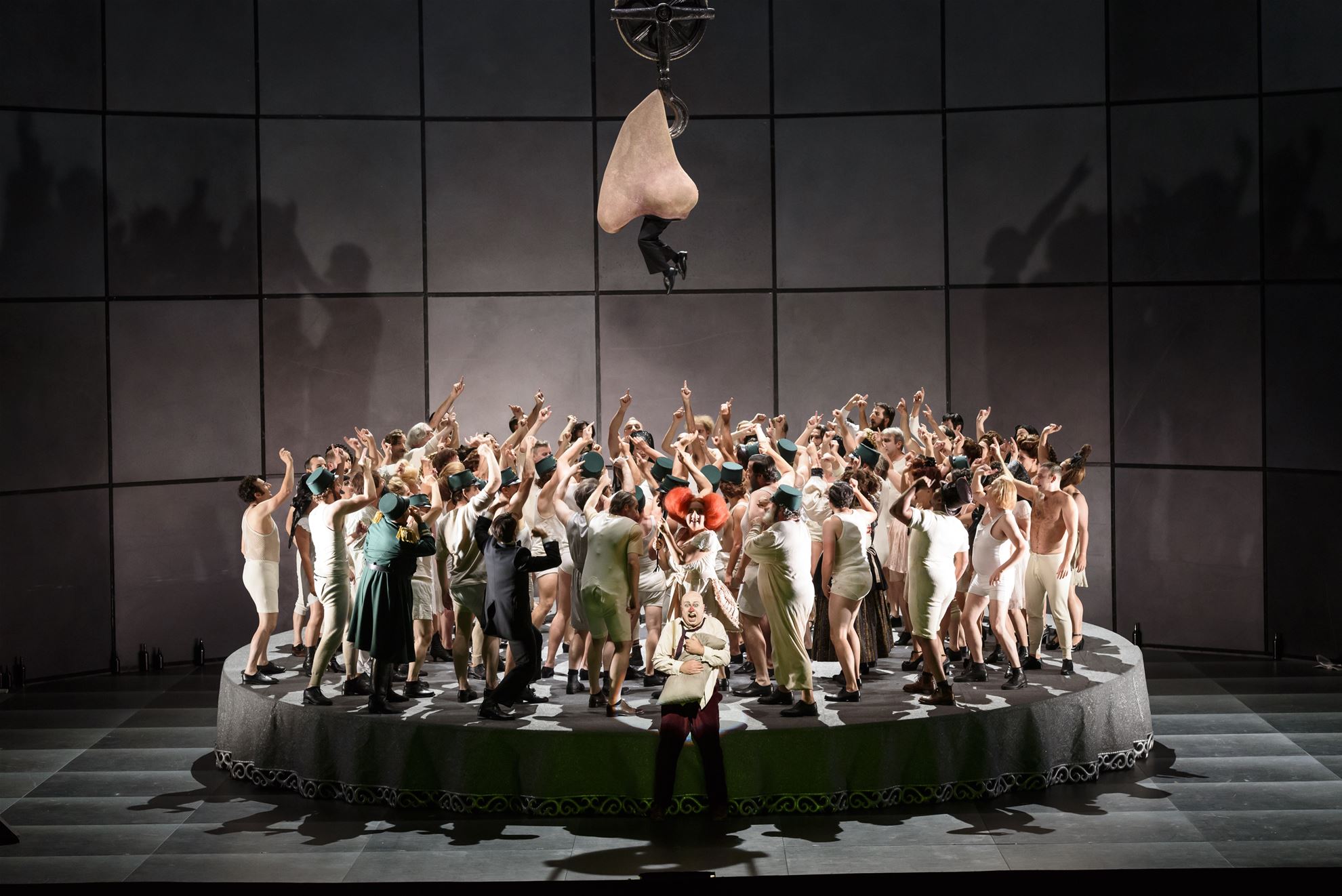 Dmitrijs Šostakovičs "Deguns", rež. Berijs Koskis, Koventgārdena opera (ROH, 2016)