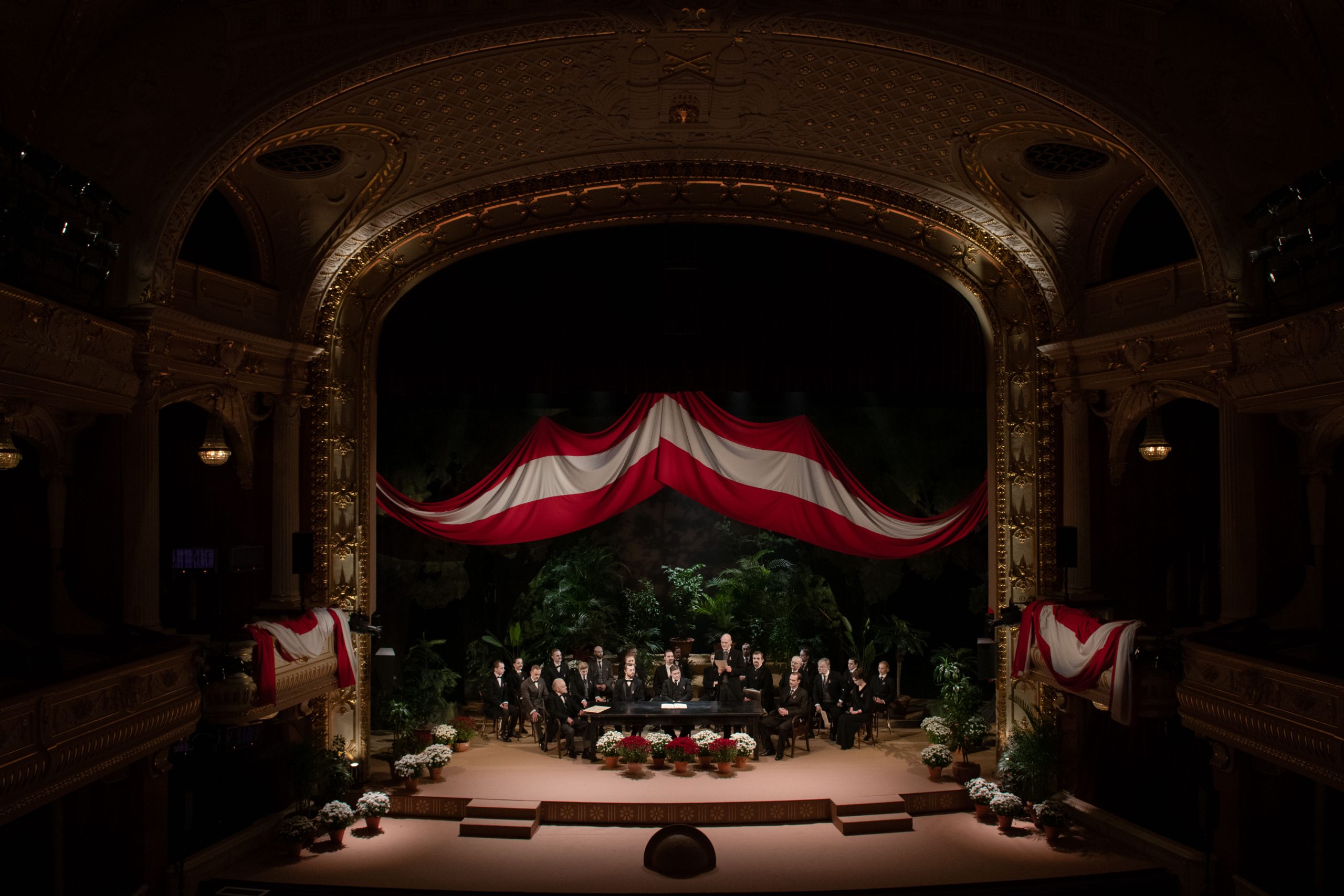 Skats no izrādes "Tikšanās vieta - Rīgas pilsētas II teātris" // Foto - Kristaps Kalns