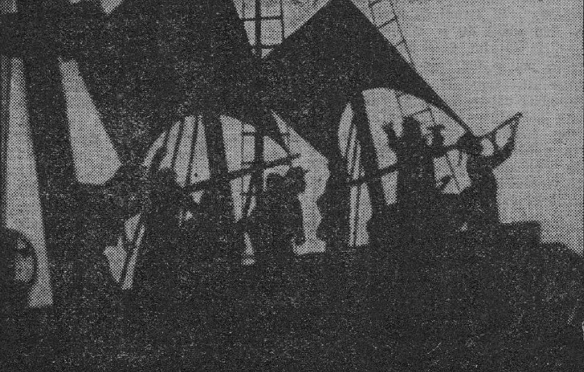 Skats no Strādnieku teātra izrādes "Pusnakts kuģis" (1934) // Foto no laikraksta "Dienas Lapa", 1934, Perodika.lv