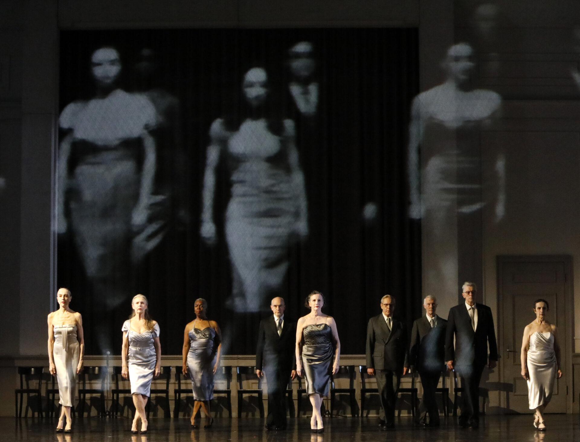 Skats no Vupertāles Dejas teātra izrādes "Echoes of '78 - Kontakthof“ // Foto – Ursula Kaufmann