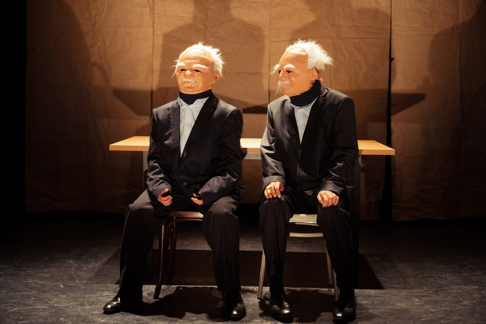 Festivāla "Homo Novus" 24 stundas Daugavpilī. Skats no izrādes “Varas spēle” (Andrea Miltnerova, Jans Komareks, Čehija) Foto – Andrejs Strokins