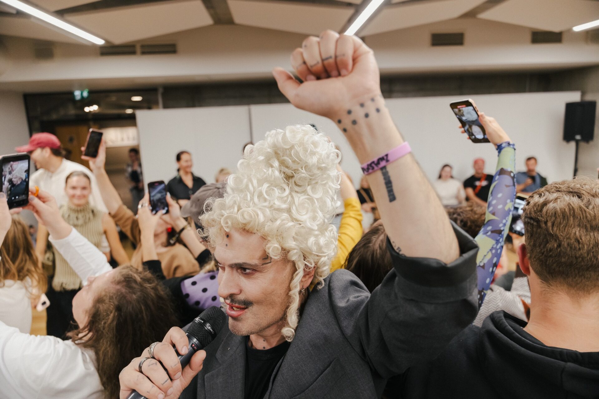 Festivāla "Homo Novus" 24 stundas Daugavpilī. Skats no "Selfiju koncerta" (Ivo Dimčevs, Bulgārija) // Foto – Džeina Saulīte