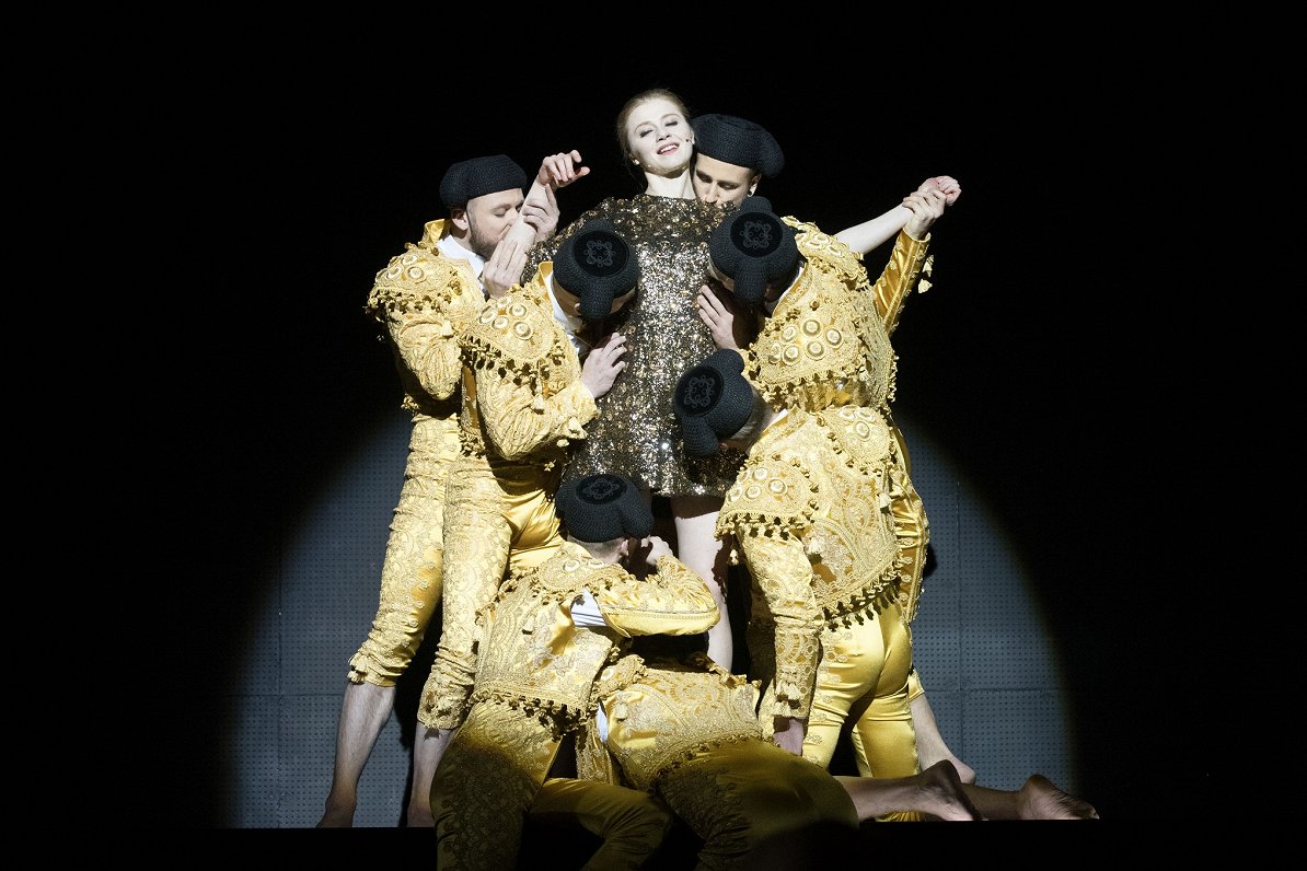 Skats no izrādes "Salome" (2018, rež. Viesturs Kairišs). Agnese Budovska – Salome // Foto – Kristaps Kalns