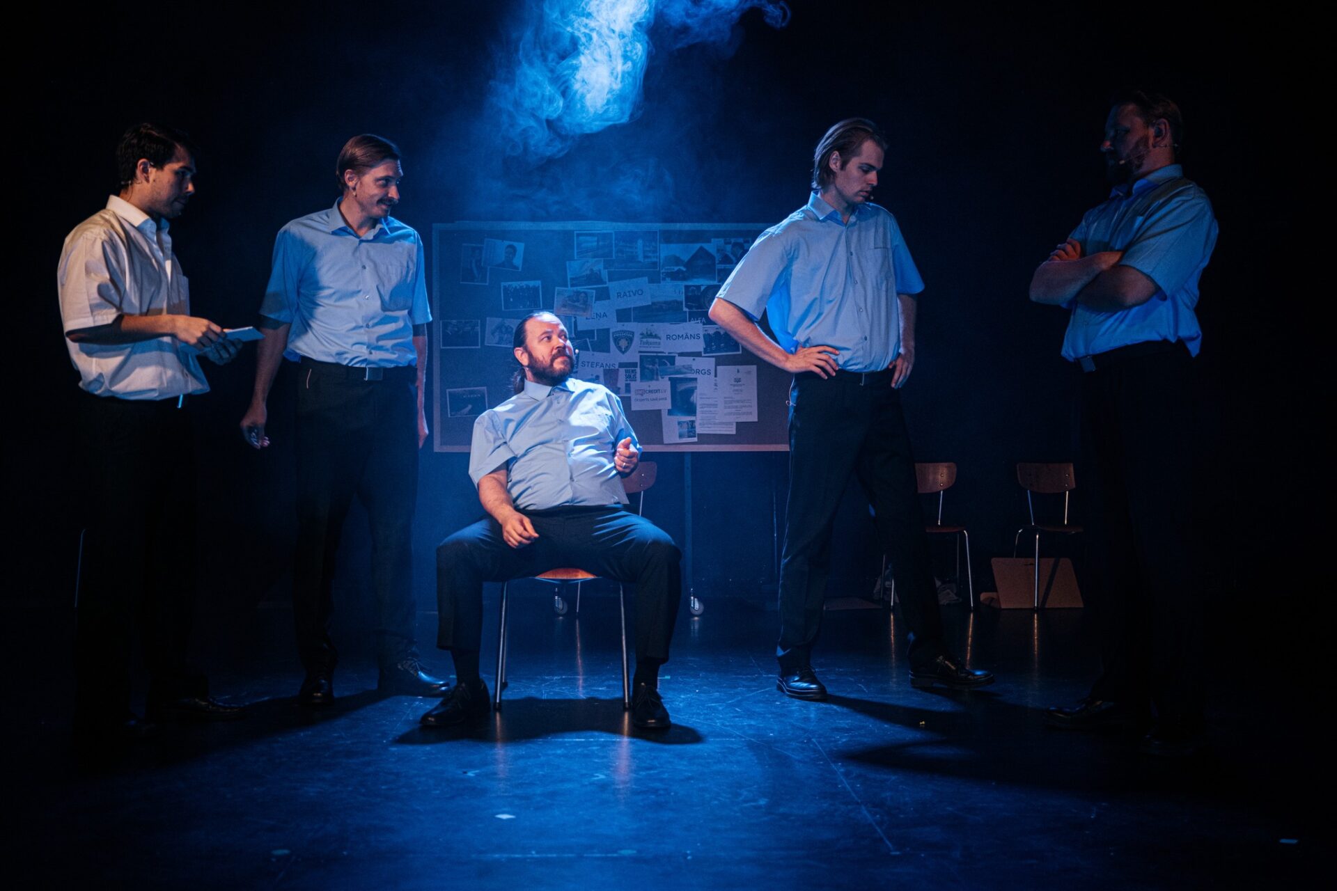 Skats no "Dirty Deal Teatro" izrādes “Alfas” (rež. Valters Sīlis) // Foto – Aivars Ivbulis