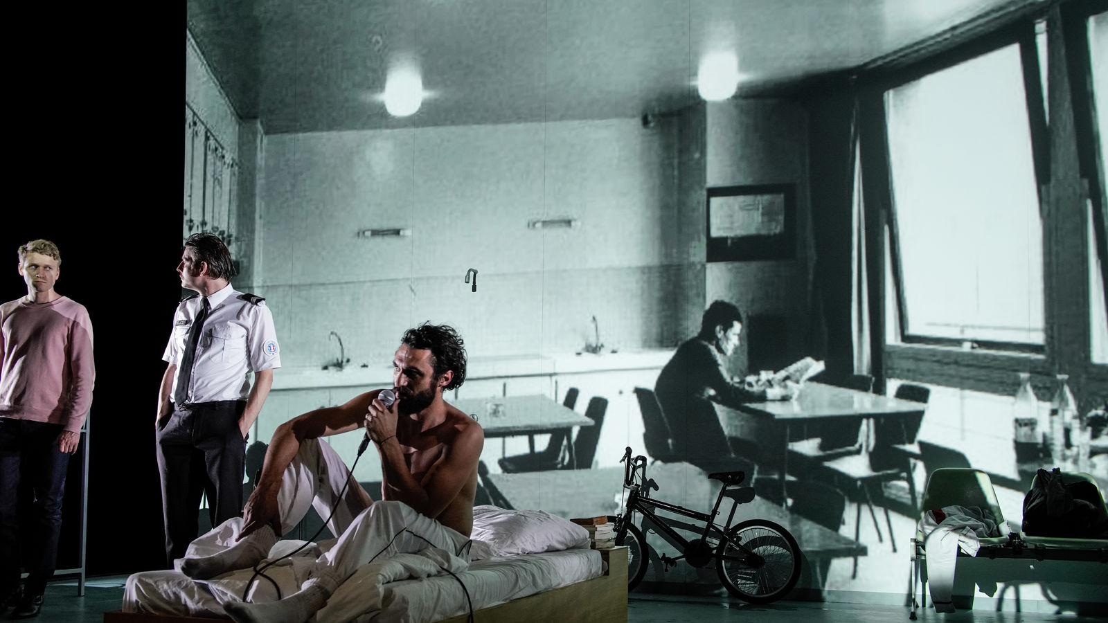 Skats no Berlīnes teātra “Schaubühne” izrādes "Vardarbības vēsture" // Publicitātes foto