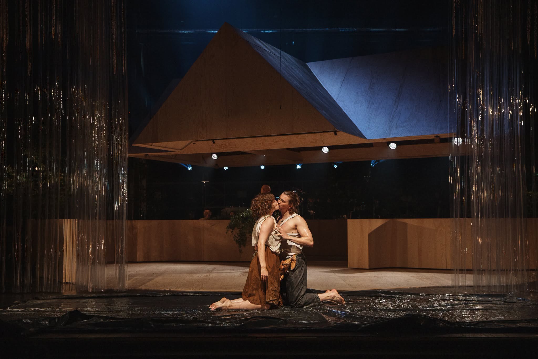 Ieviņa – Diāna Krista Stafecka, Kārlēns – Kristaps Kristers Ozols // Foto – Matīss Markovskis