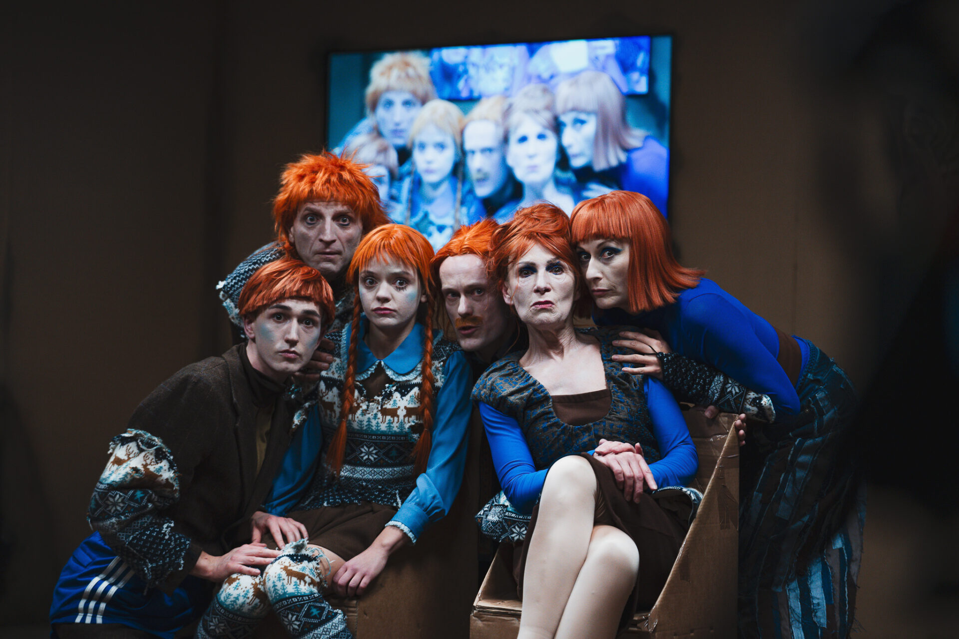 Skats no Ščecinas Laikmetīgais teātra izrādes "Very Ibsen" (rež. Dominika Knapika) // Foto – Piotr Nykowski