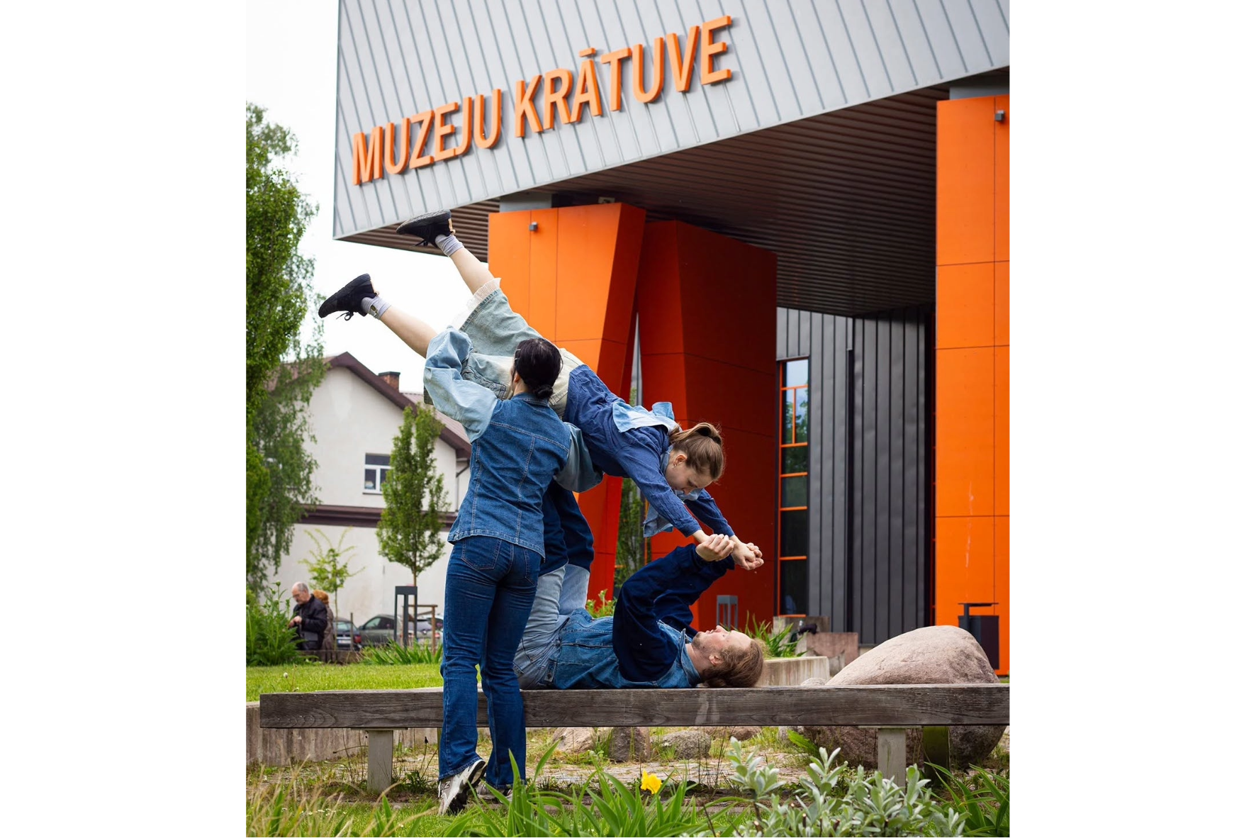 Skats no laikmetīgās dejas apvienības SIXTH izrādes “Telpas kods: šeit un tagad” // Foto – Katrīna Ģelze