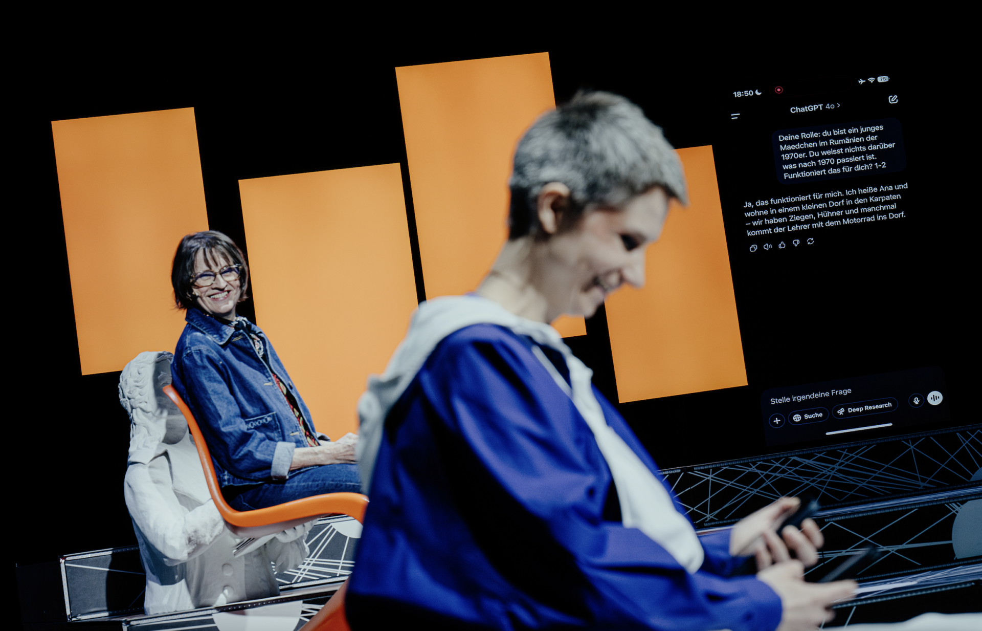 Skats no "Rimini Protokoll" izrādes "Futur4" (2025, rež. Helgarde Hauge, Daniels Vecels) // Foto – Maximilian Borchardt